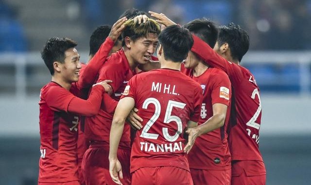  沙尔克04触底反弹，主场胜利逃离降级区