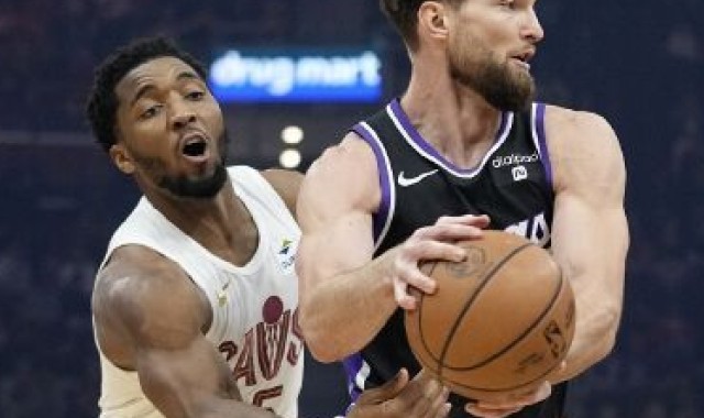  米切尔三分雨骑士大胜尼克斯斩获东部周最佳  