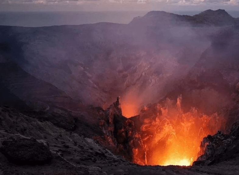  法兰克福逆境爆发，补时绝平展现顽强斗志精神