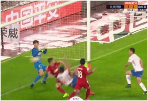  波鸿主场球迷热情似火，助力球队德甲赛场力克劲旅