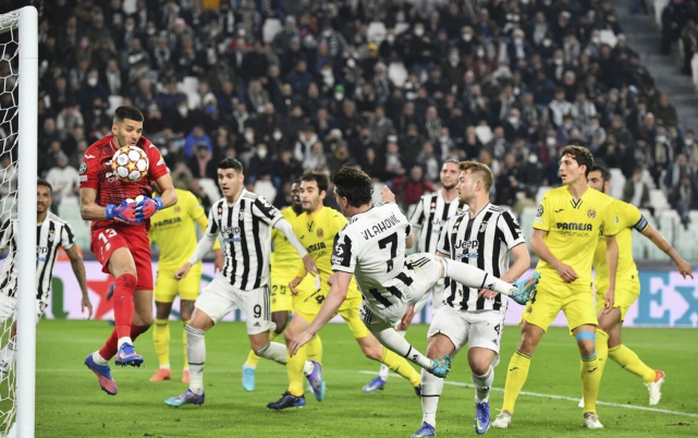  卡坦扎罗年轻门将屡献神扑，力保球门不失全身而退