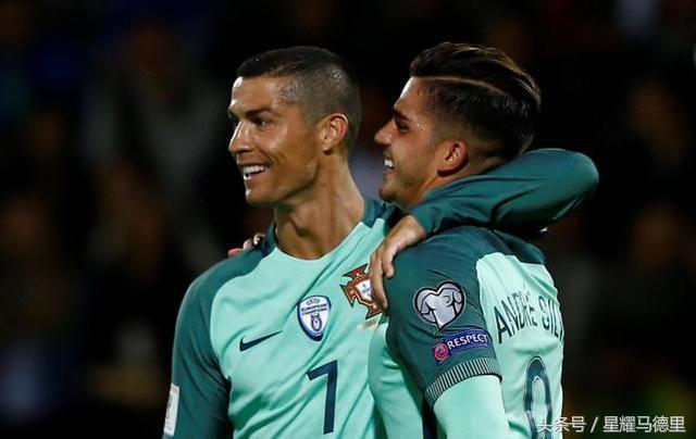  德甲射手榜竞争激烈，多名前锋争夺金靴殊荣